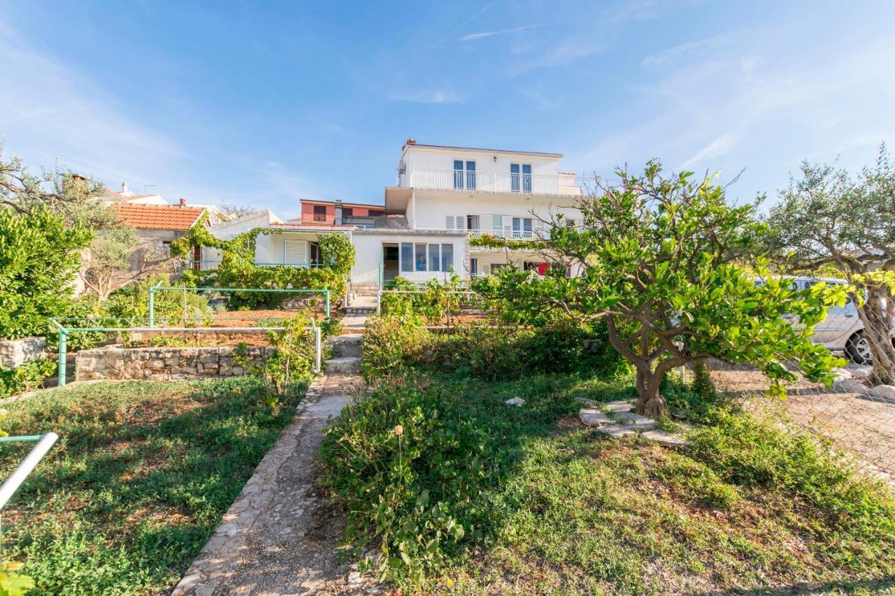 Apartments And Room Milka-Jere Primošten المظهر الخارجي الصورة